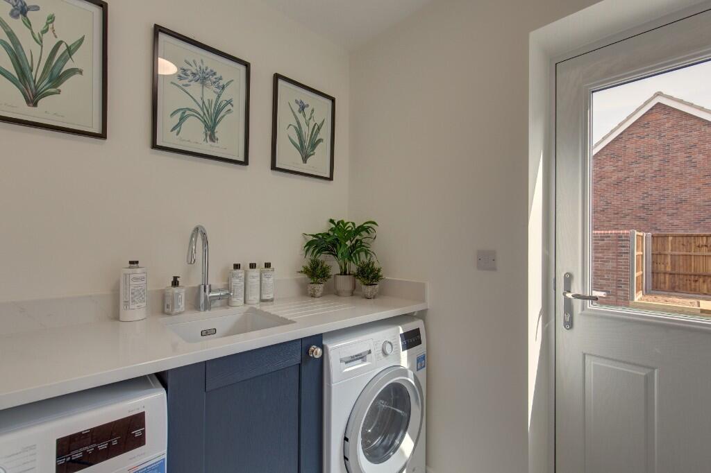 Brookes Way,
Long Stratton,
NR15 2FF photo 4