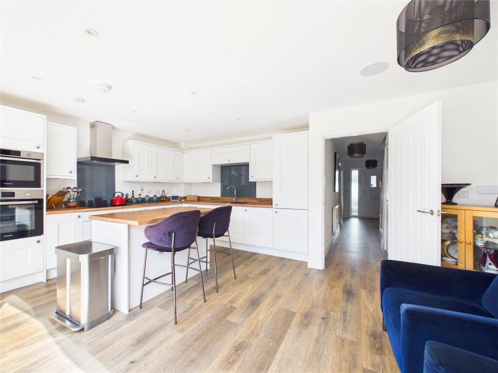 House in Worcester - View 5