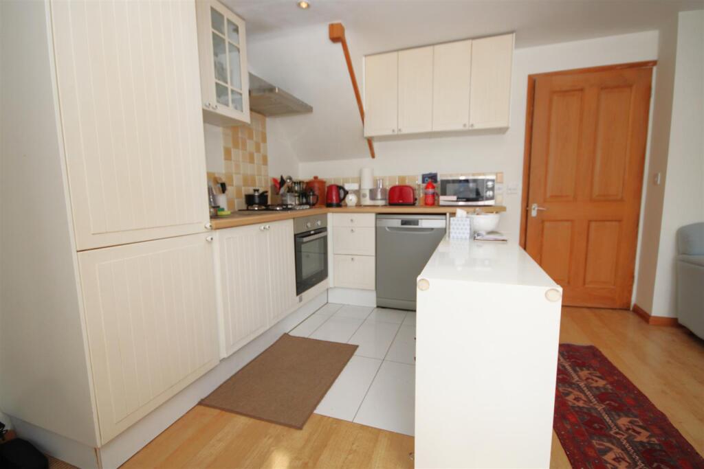 House in Guildford - View 4