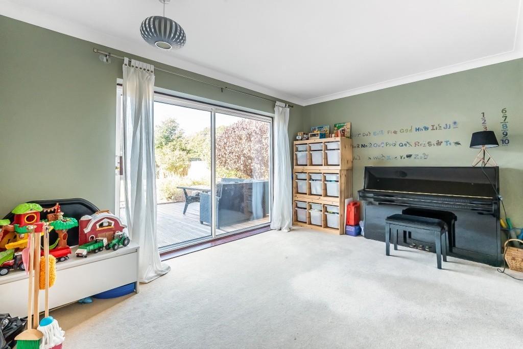 House in Mole Valley, Great Bookham - View 4