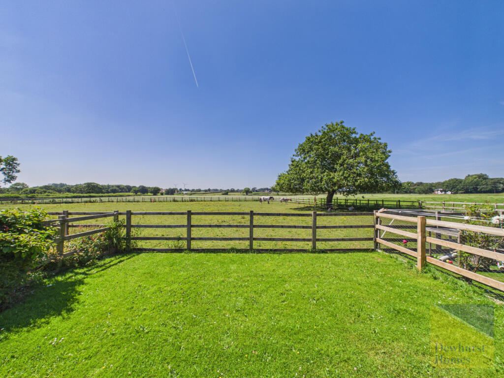 Poultons Farm, Longmoor Lane, Preston, PR3 - View 2
