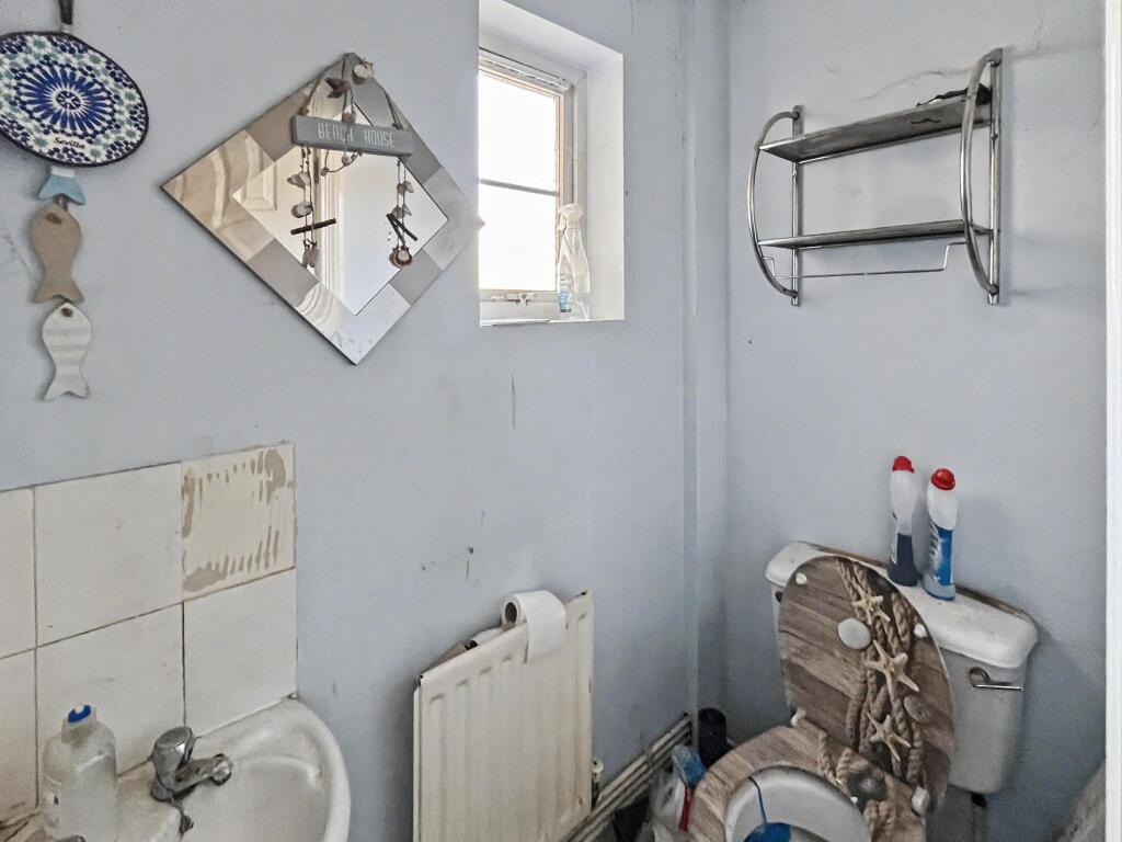 House in London, Hackbridge - More