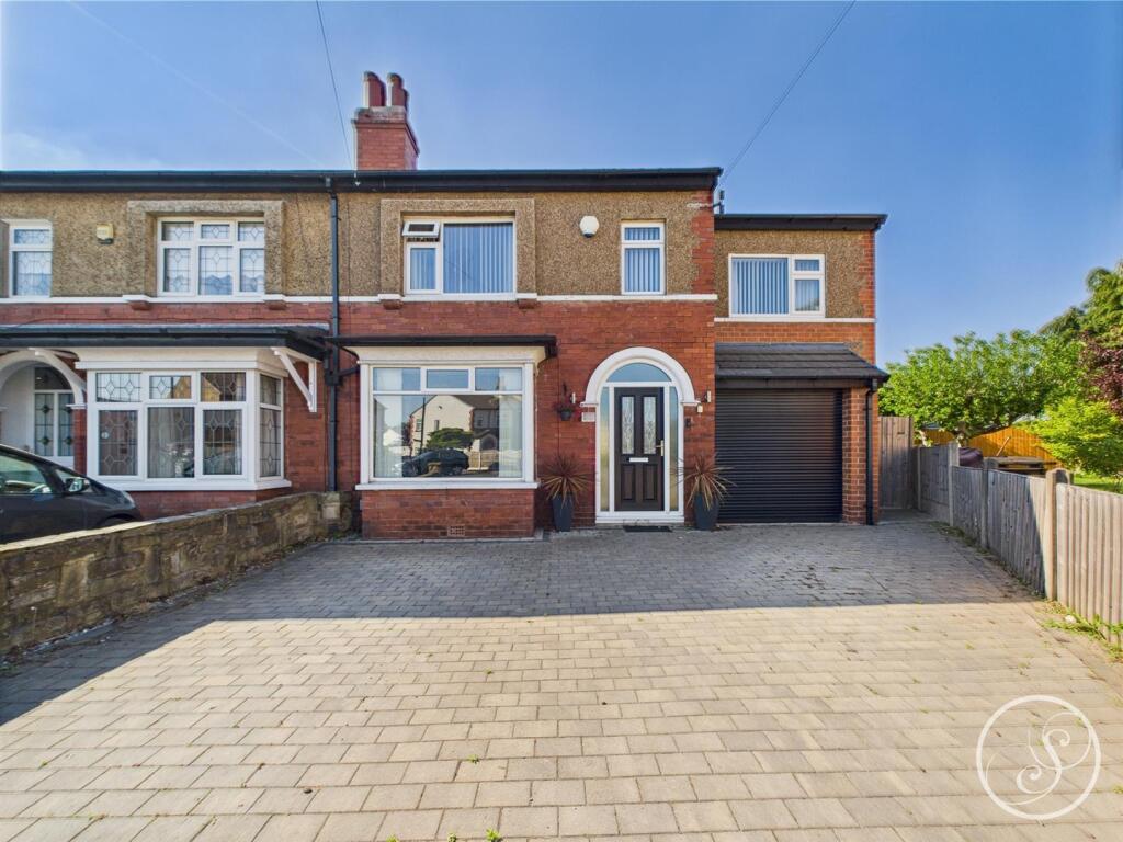 4 bedroom semi-detached house for sale in Windsor Mount, Leeds, LS15