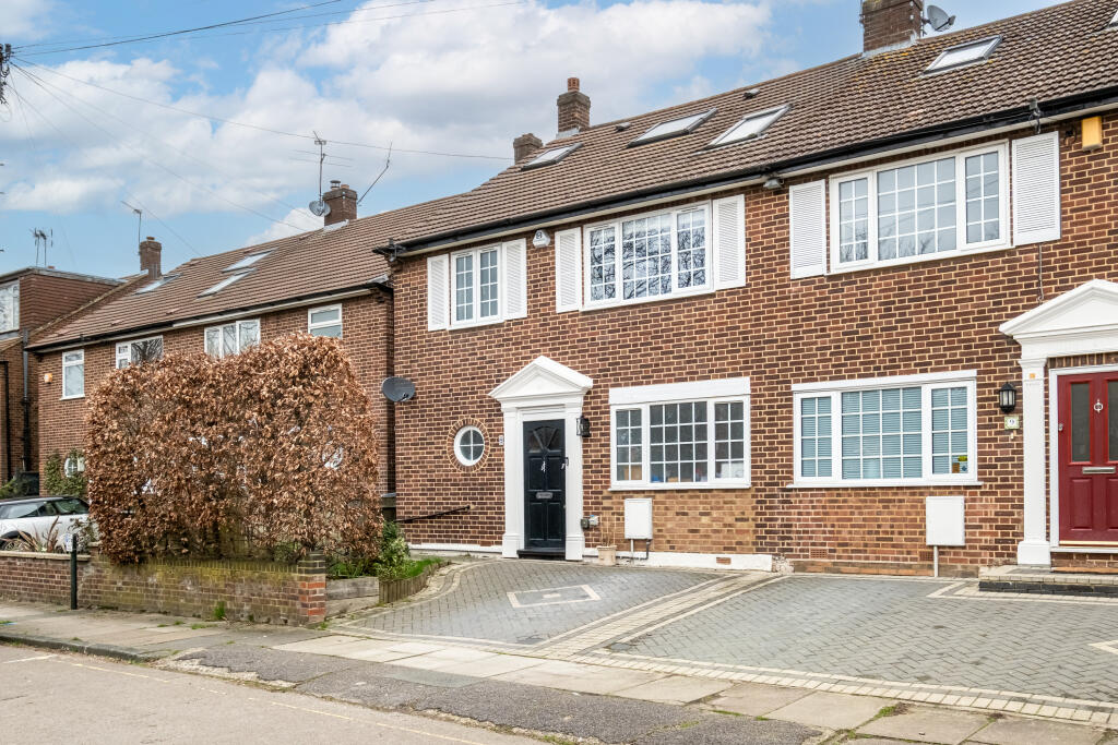 Main image of property: The Causeway, London, N2