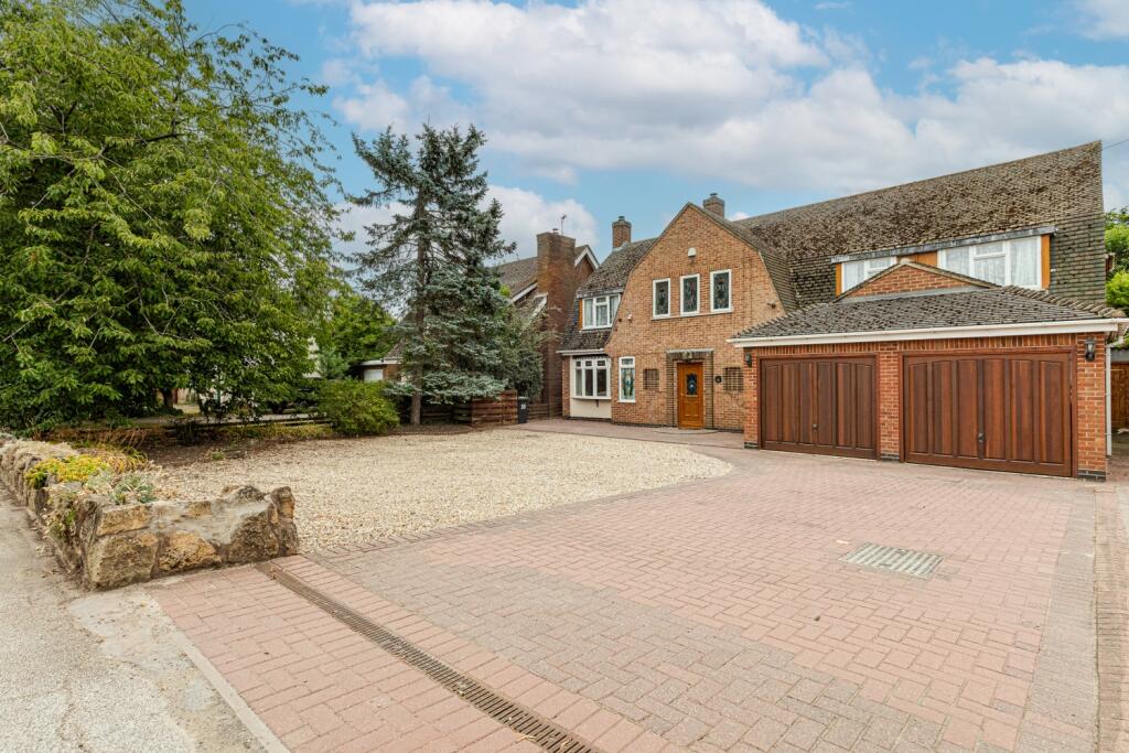 House in Nuneaton and Bedworth, St Nicolas Park