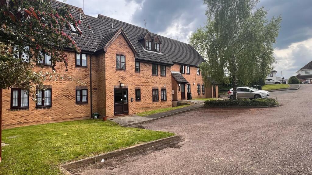 2-bed flat on NN17 Gander Close, Weldon, £125,000