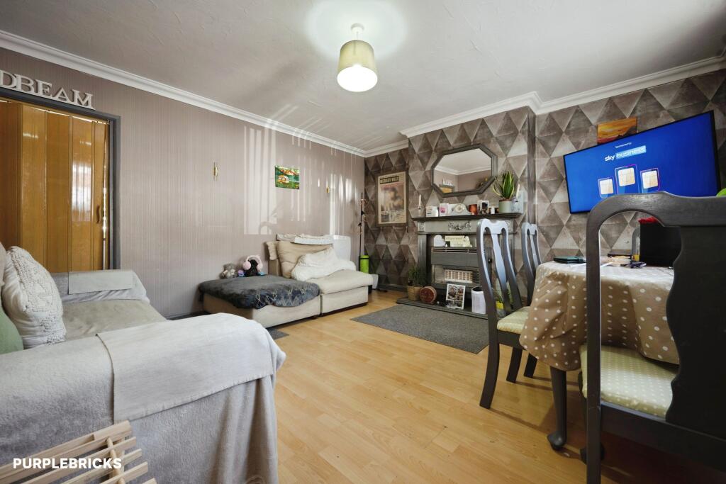 House in Luton - View 5
