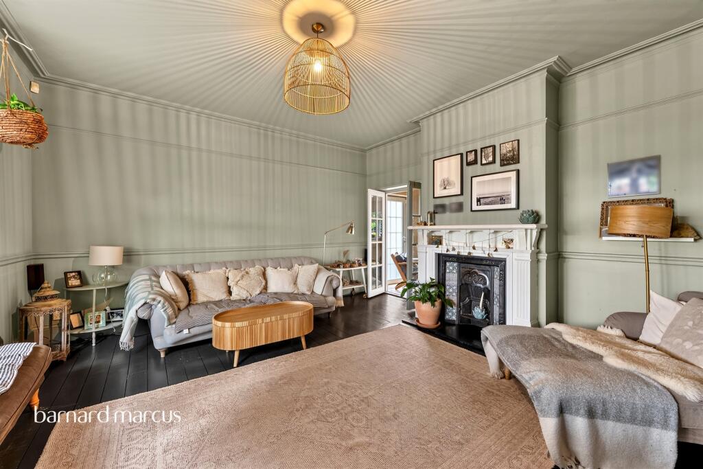 House in Sutton - View 3