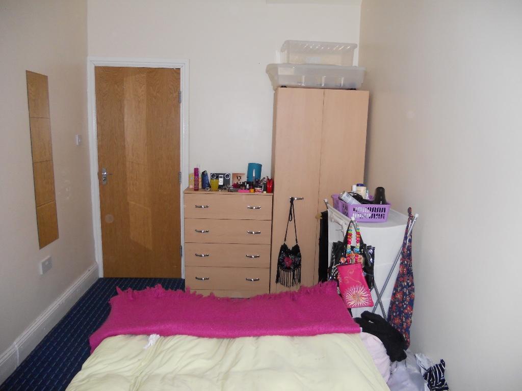 8 bedroom terraced house for rent