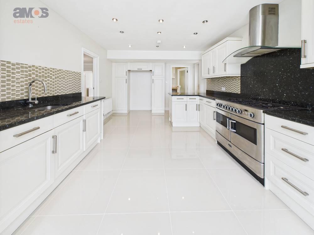 Reintroduced to the Market – 5 Bedroom Executive Home photo 2