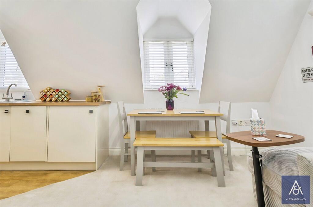 Apartment in Northampton - View 6