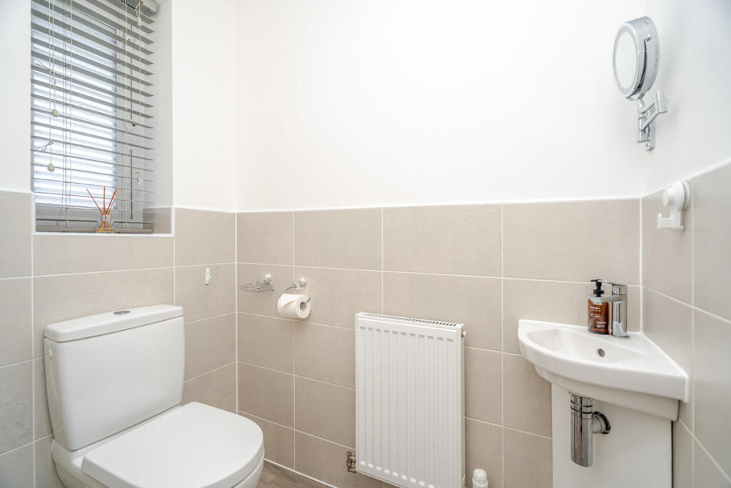 House in Milton Keynes, Atterbury, Broughton and Milton Keynes - View 3