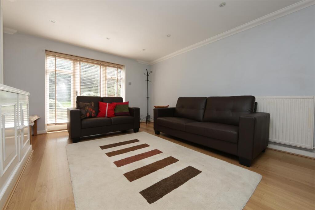 House in London - View 2
