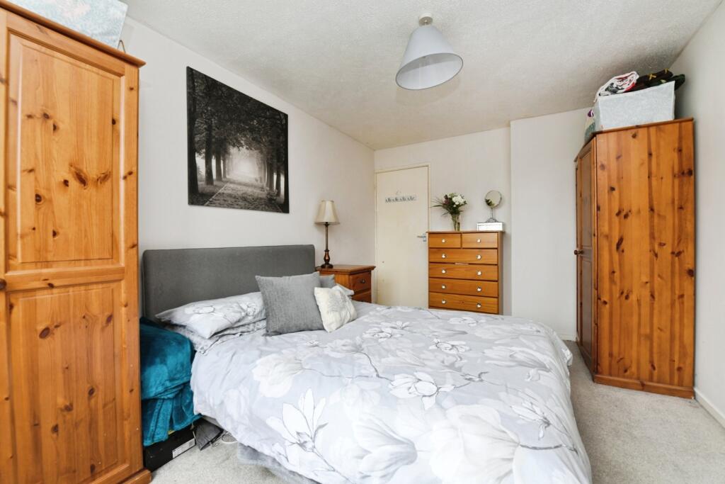 Apartment in Brentwood, Essex - View 5