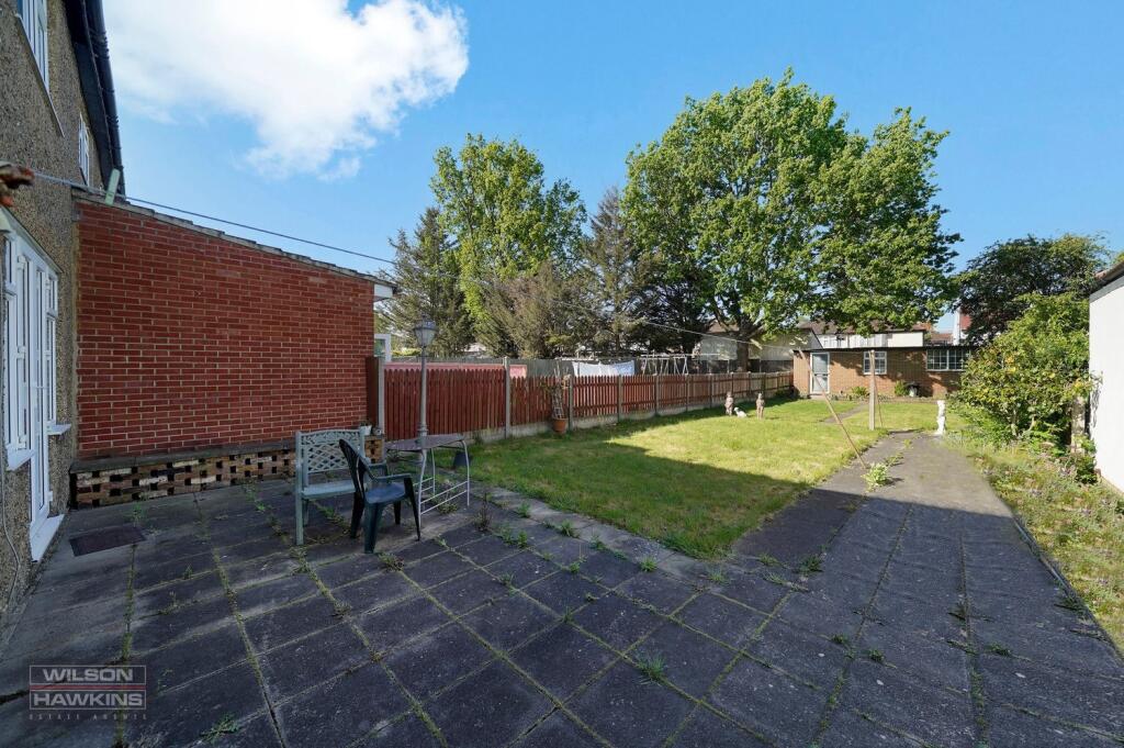Queens Walk, Harrow photo 2