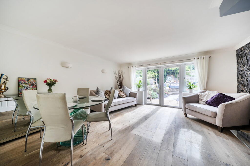 House in Redhill - View 3