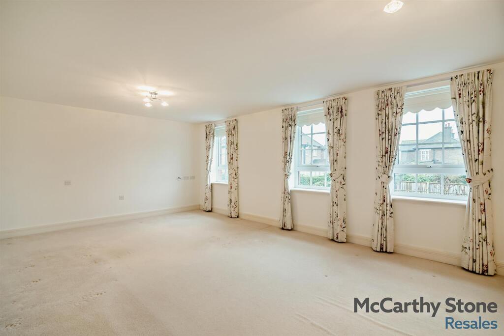 Claridge House, Littlehampton, West Sussex, BN17 5FE photo 2