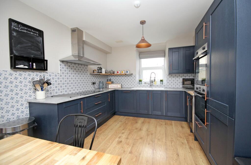 Cambrian Terrace, Criccieth, Gwynedd, LL52 photo 3