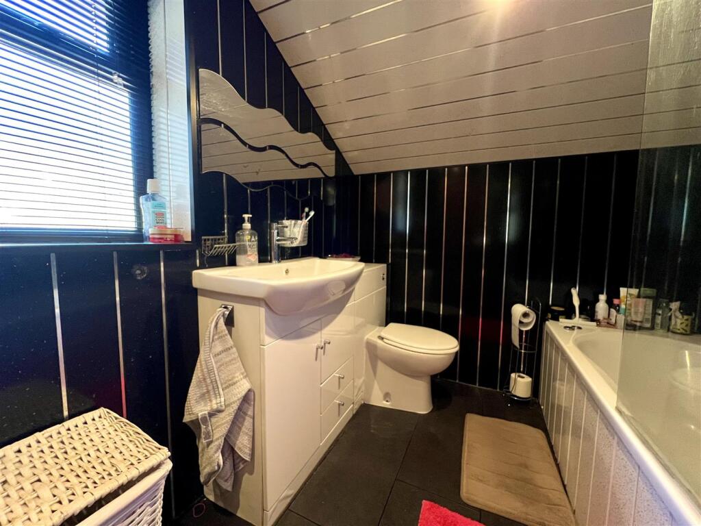 Additional image 15 of Crownest Lane, Bingley