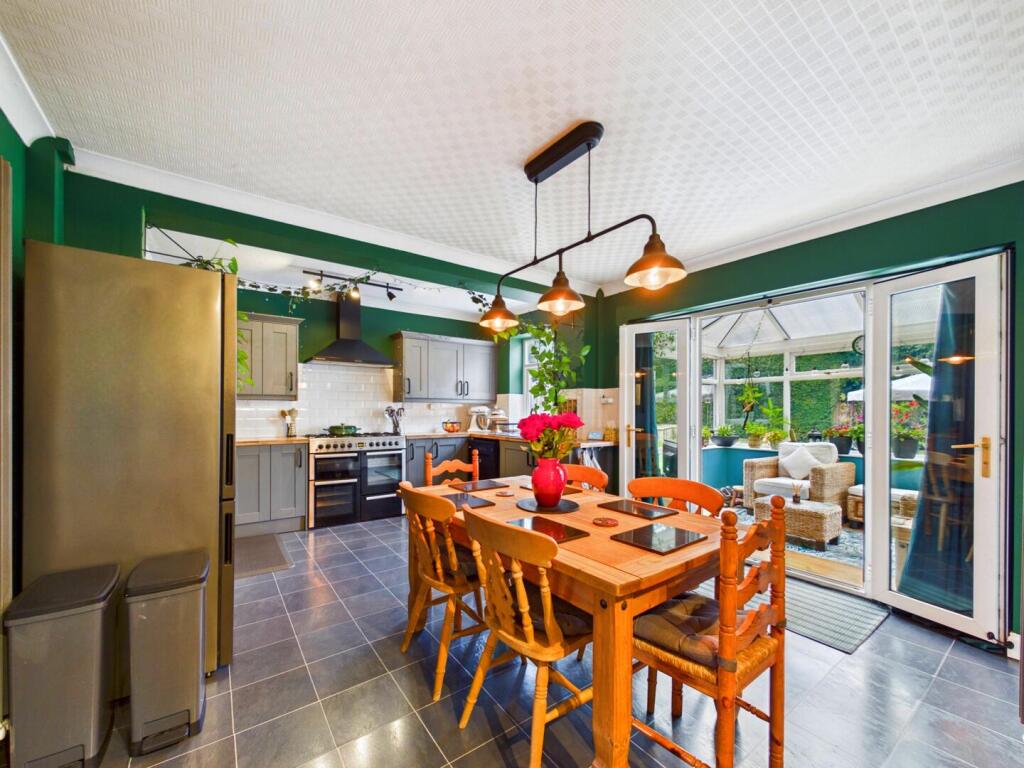 House in Wakefield - View 3