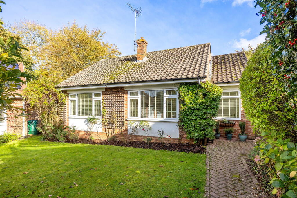 Main image of property: Bromley Close, Hassocks, West Sussex, BN6 8DQ