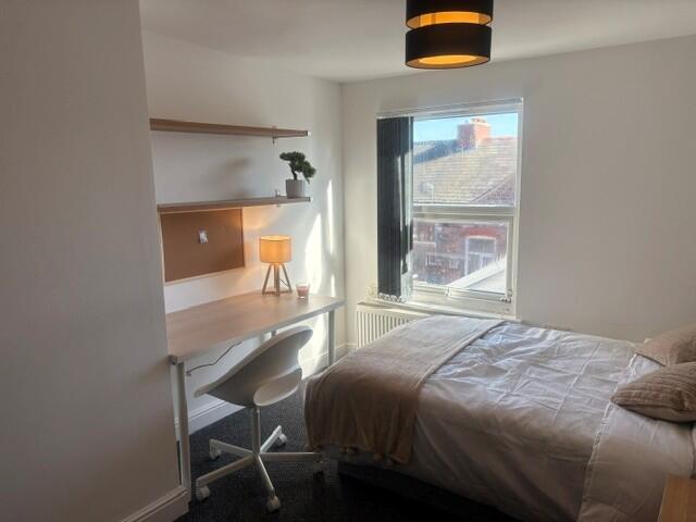 House in Manchester, Greater Manchester - View 4