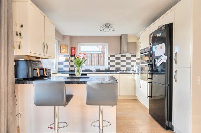 Kestrel Close, Thatcham photo 4