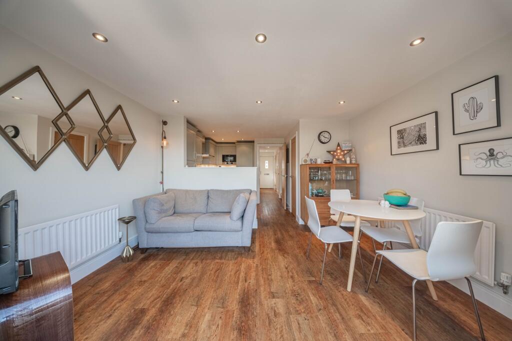 House in Mid Sussex, Southdowns Park, Haywards Heath - View 5