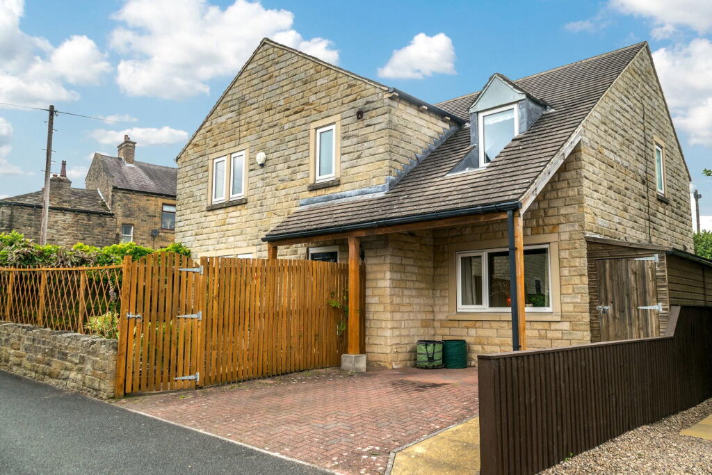 4-bed detached on Elm Gardens, Skelmanthorpe, HD8, £450,000