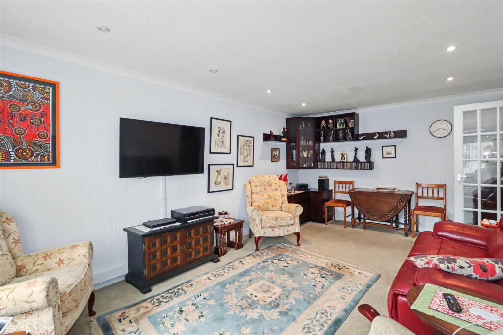 House in Woking, St John's, Horsell - More