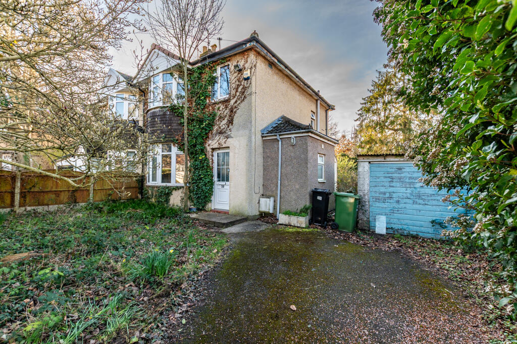 Main image of property: 32 Manor Road, Saltford, Bristol, Bath and North East Somerset BS31 3DN