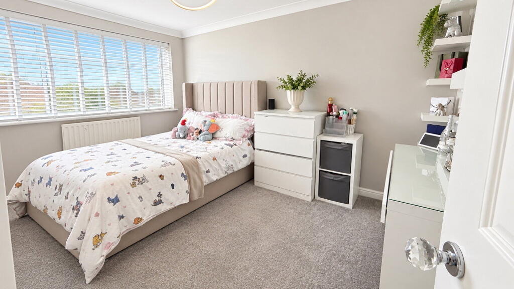 House in Chatham, Walderslade - More