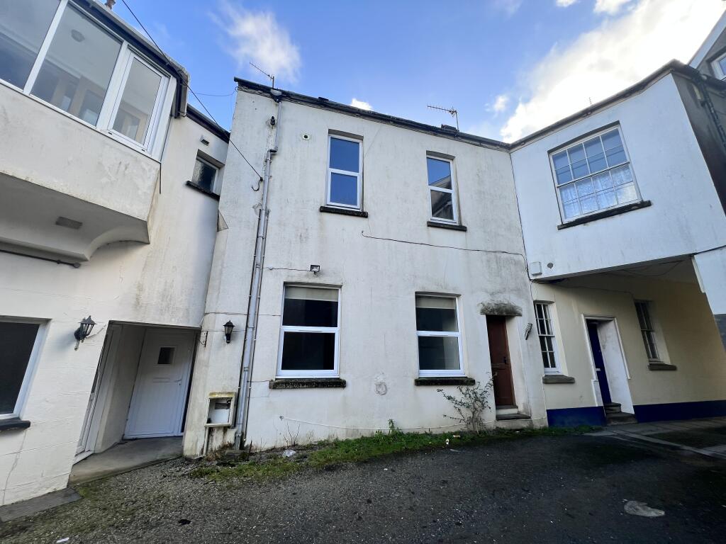 1-bed flat on 3 Heather Close, Okehampton, Devon EX20 1DB, £70,000