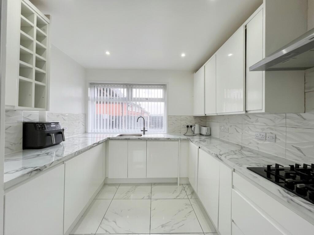 House in Luton - View 5