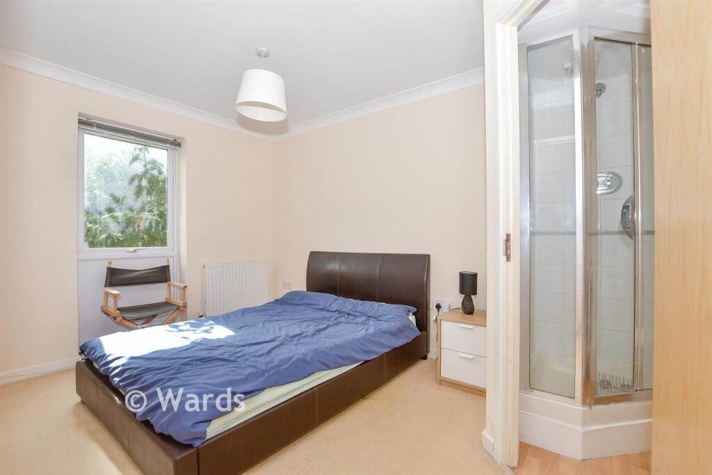 Apartment in Maidstone, Kent - More
