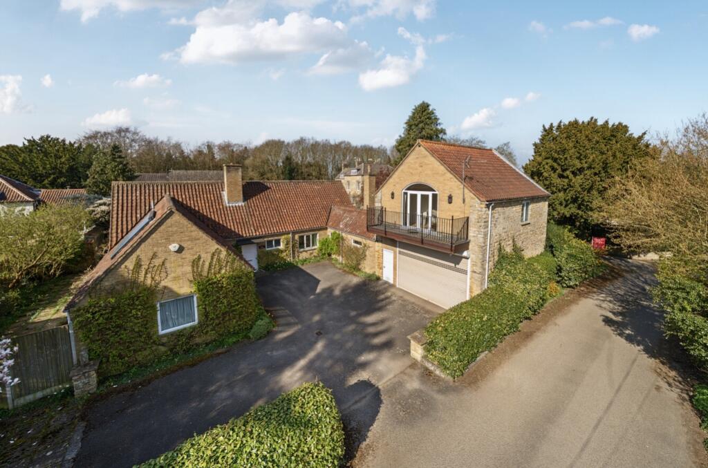 3-bed bungalow on Burton, Lincoln, Lincolnshire, LN1, £800,000