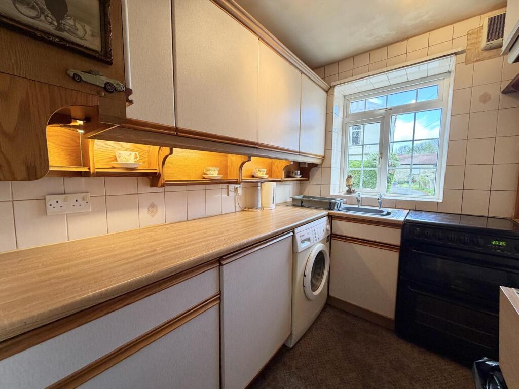 House in Leeds, Barwick in Elmet and Scholes - More