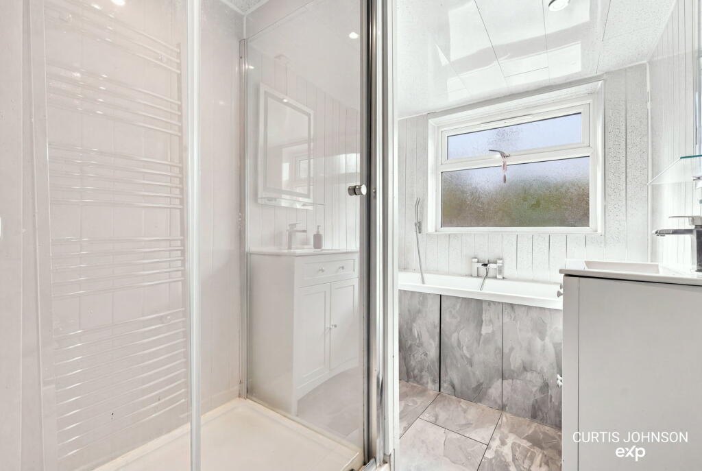 House in Grays, Little Thurrock - View 4