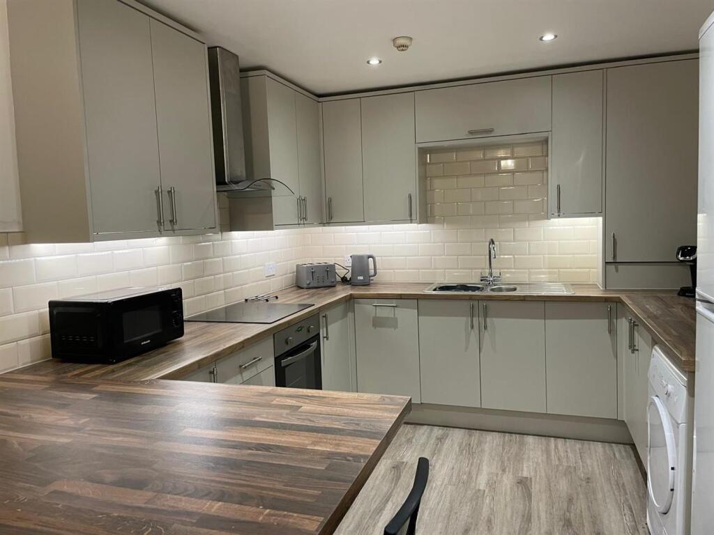 Main image of property: 39b Crookes Road, Sheffield
