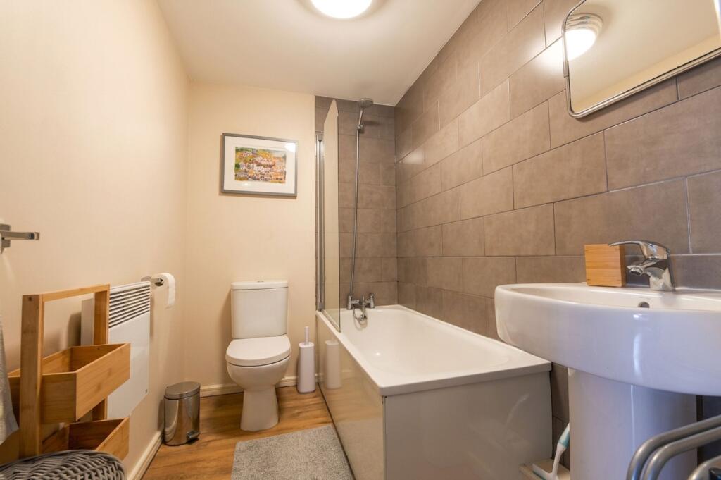 Apartment in Salford, Greater Manchester - View 4