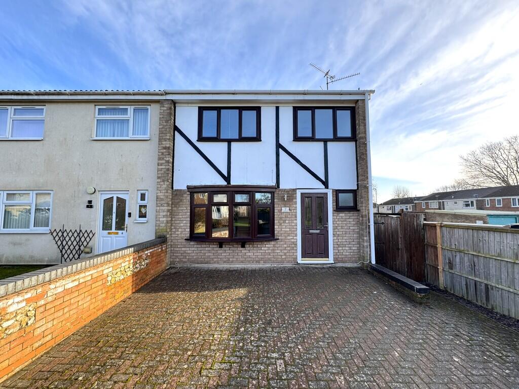 Main image of property: KING'S LYNN - 3 Bedroom End Terrace House close to QEH