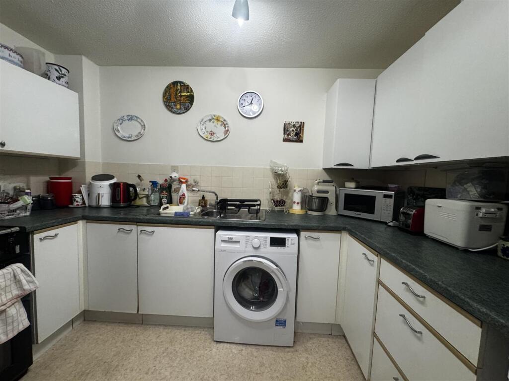 Apartment in Luton - View 4