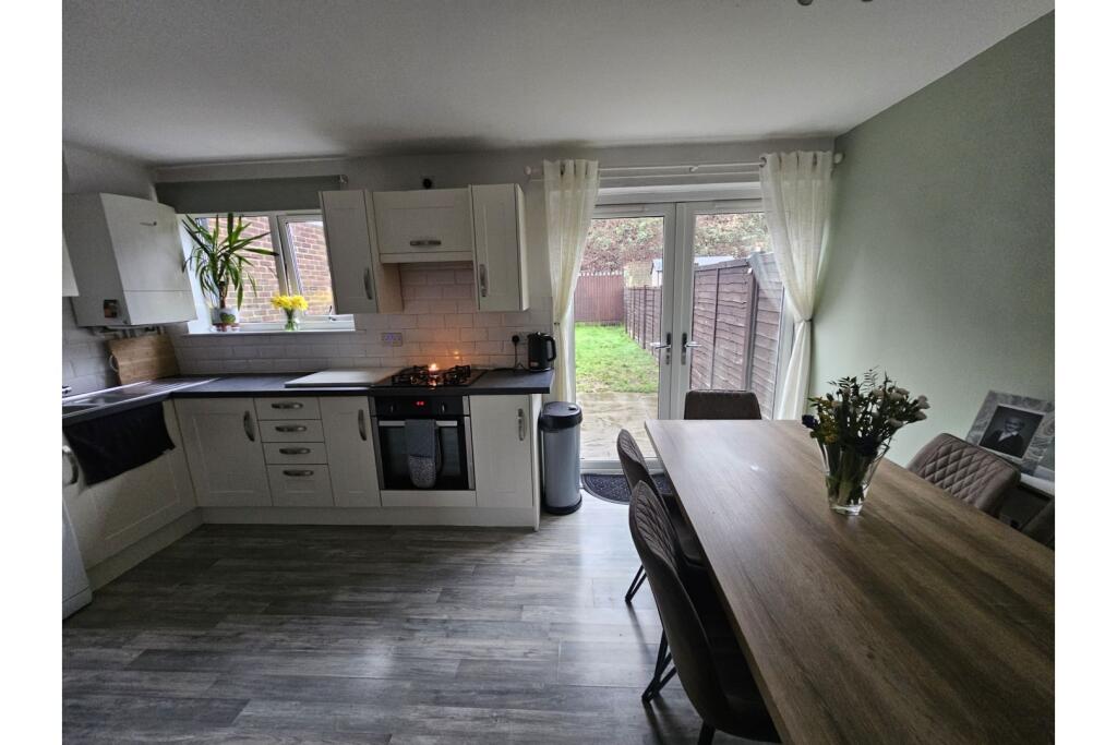 Frensham Drive, Milton Keynes, MK2 photo 4