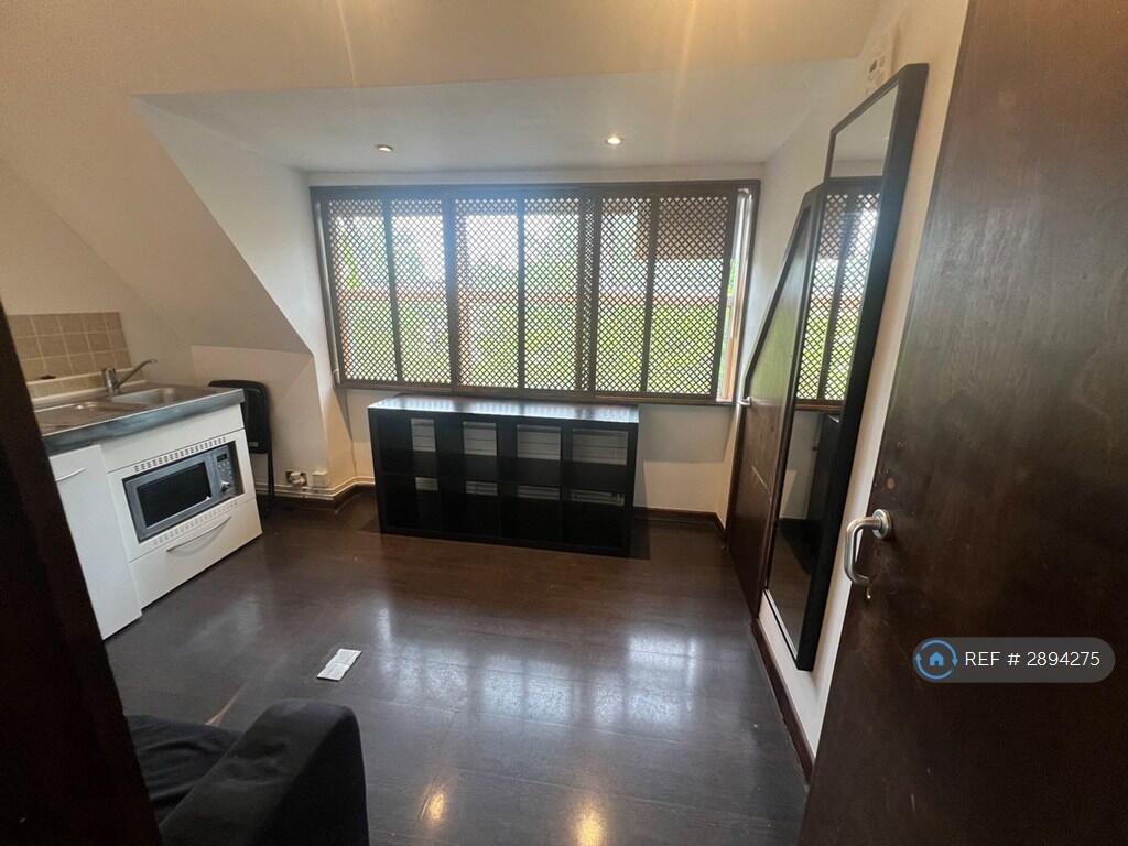 Studio flat for rent