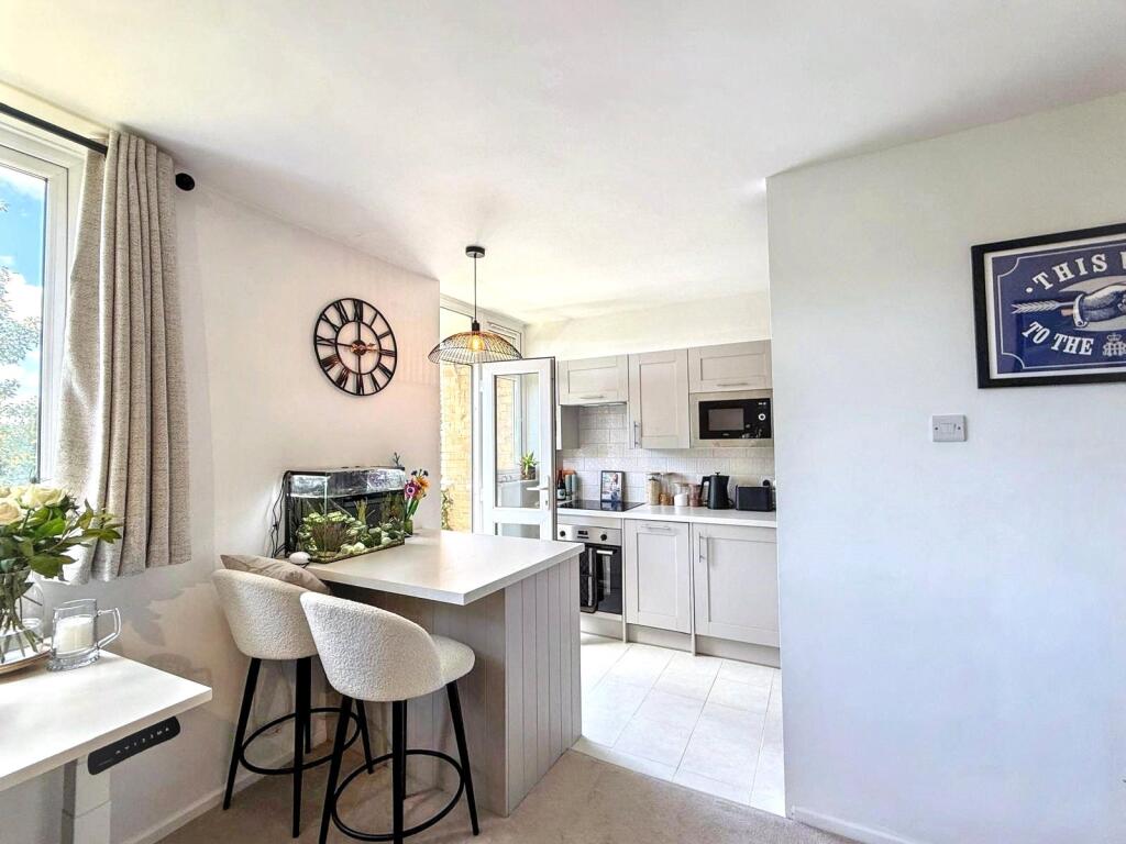 Main image of property: 34 Keswick Road, London, SW15