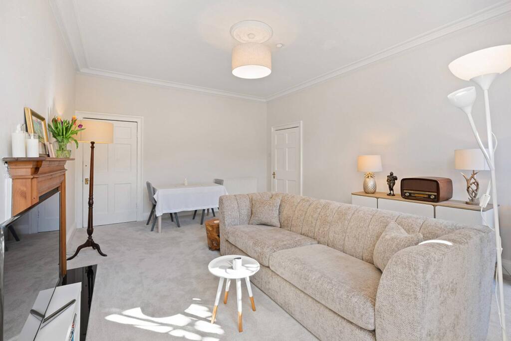 Apartment in Edinburgh, Leith Central - View 4