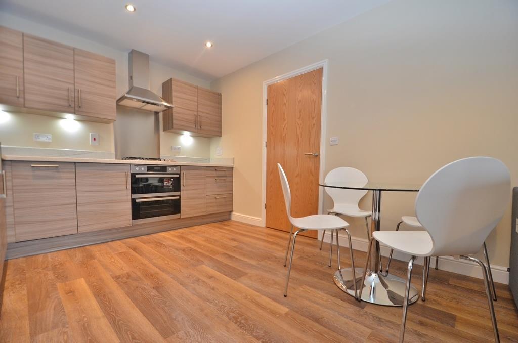 Apartment in Southall - More