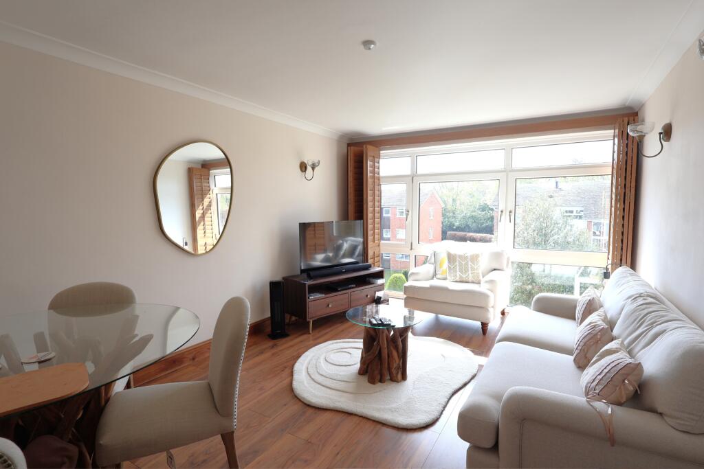 Paddockhall Road, Haywards Heath, RH16 photo 2