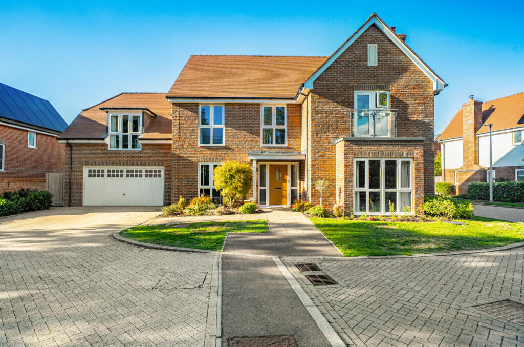 Archer Grove, Arborfield Green, Reading, Berkshire, RG2