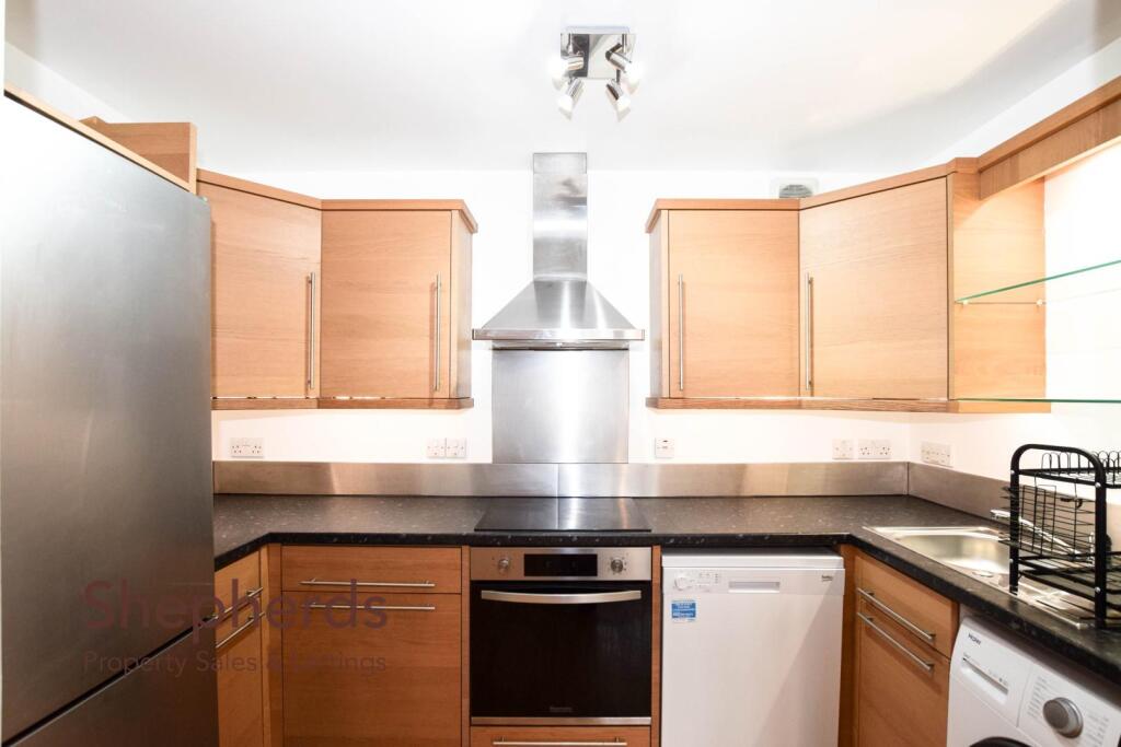 Turners Hill, Cheshunt, EN8 photo 4